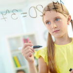 Почему ребенок пишет буквы в зеркальном отображении